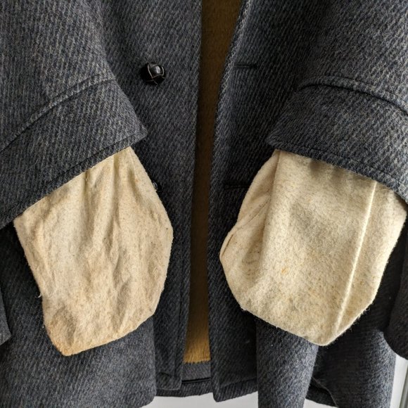 Men's wool-blend lined coat w/dual back flaps w/leather covered buttons - Picture 4 of 4